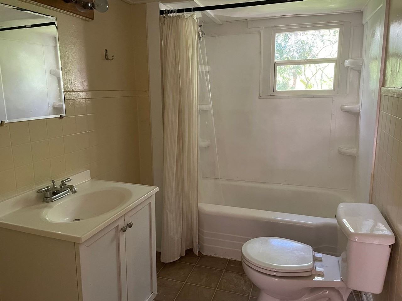 1115 Macon Hwy - Photo 7 of 10