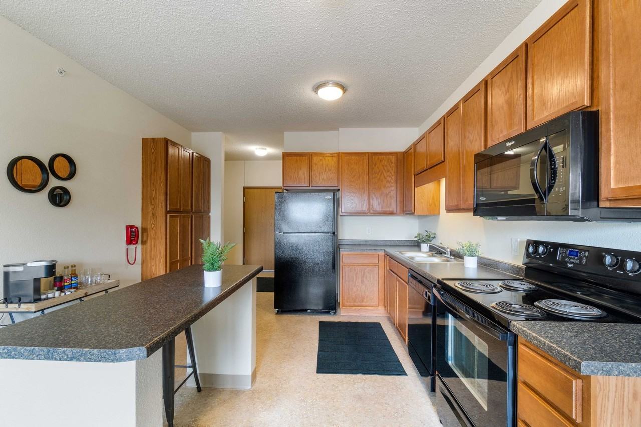 Cloud on Fifth - Photo 3 of 50