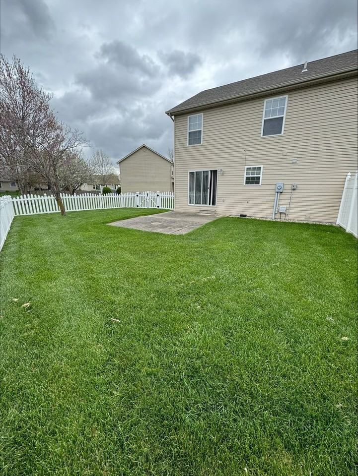 235 Alamosa Dr - Photo 2 of 12