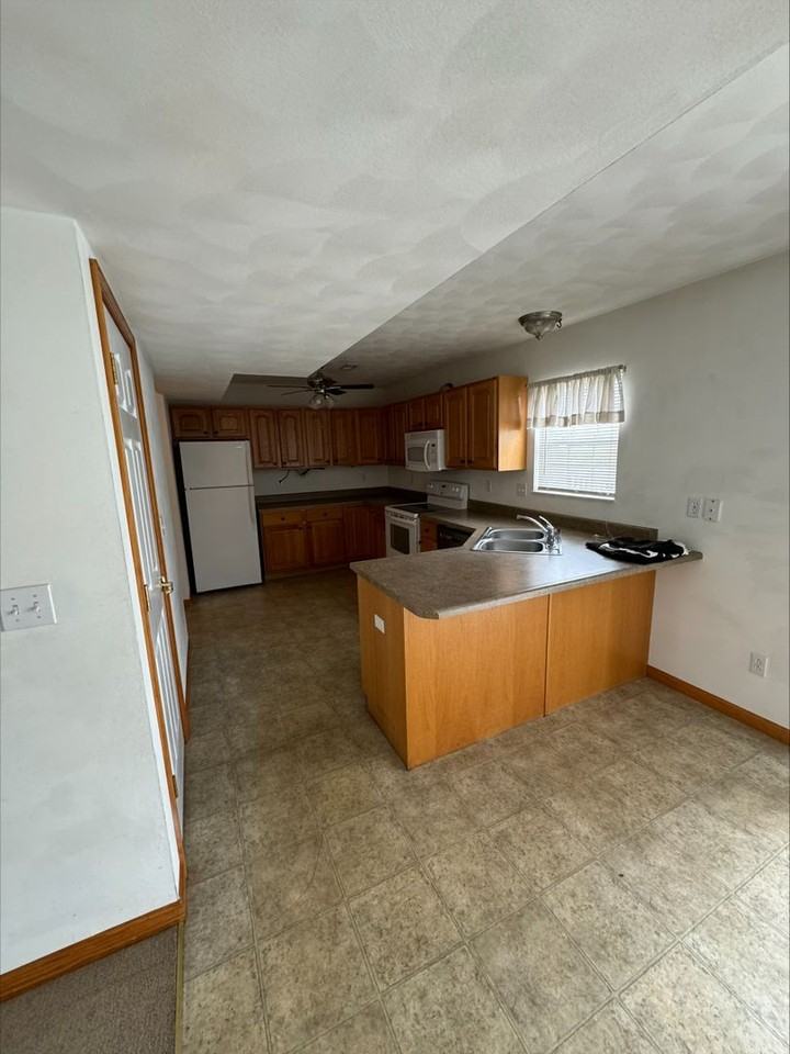 235 Alamosa Dr - Photo 3 of 12