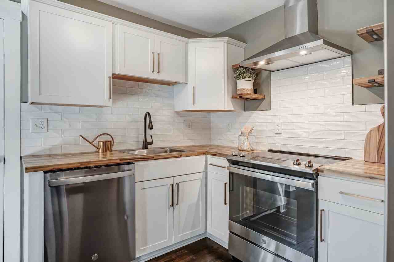 1606 Douglas Ave - Photo 5 of 18