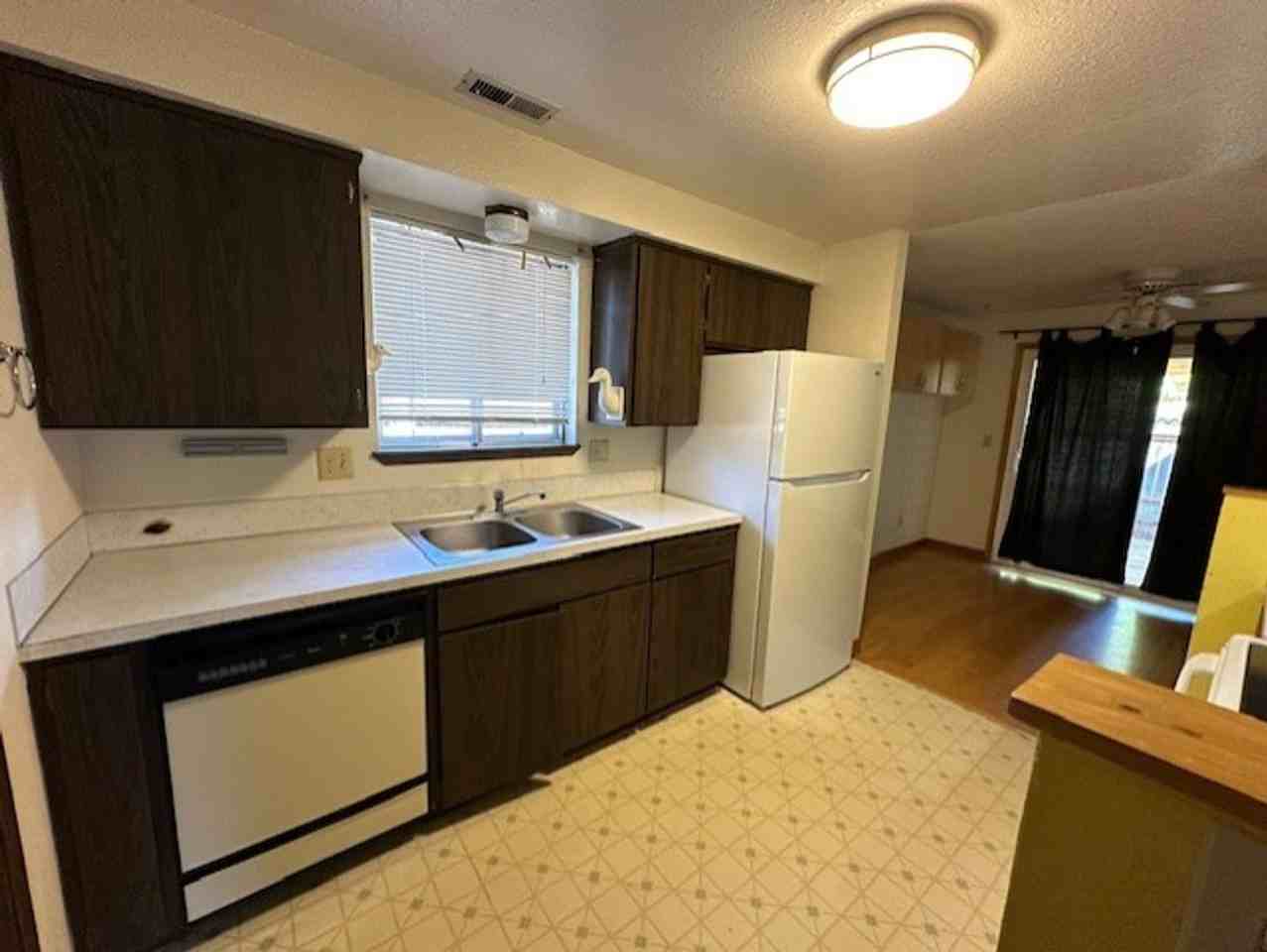 1840 Se Bethel St - Photo 2 of 11