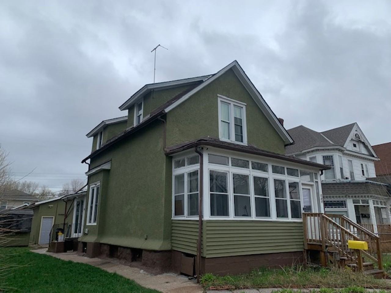 686 Thomas Ave - Photo 2 of 27