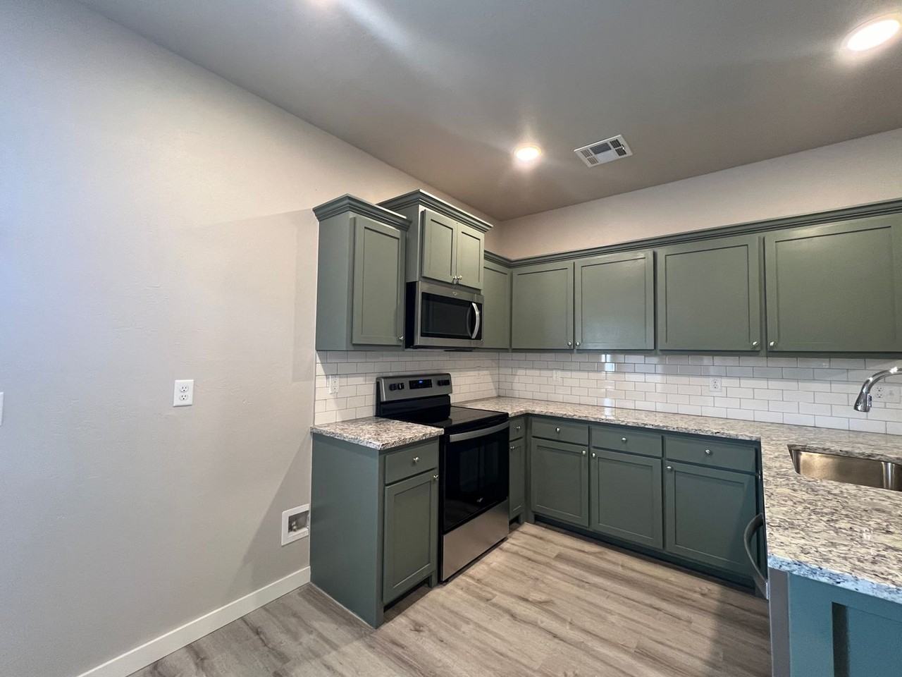 120 Glenhaven Dr - Photo 3 of 10