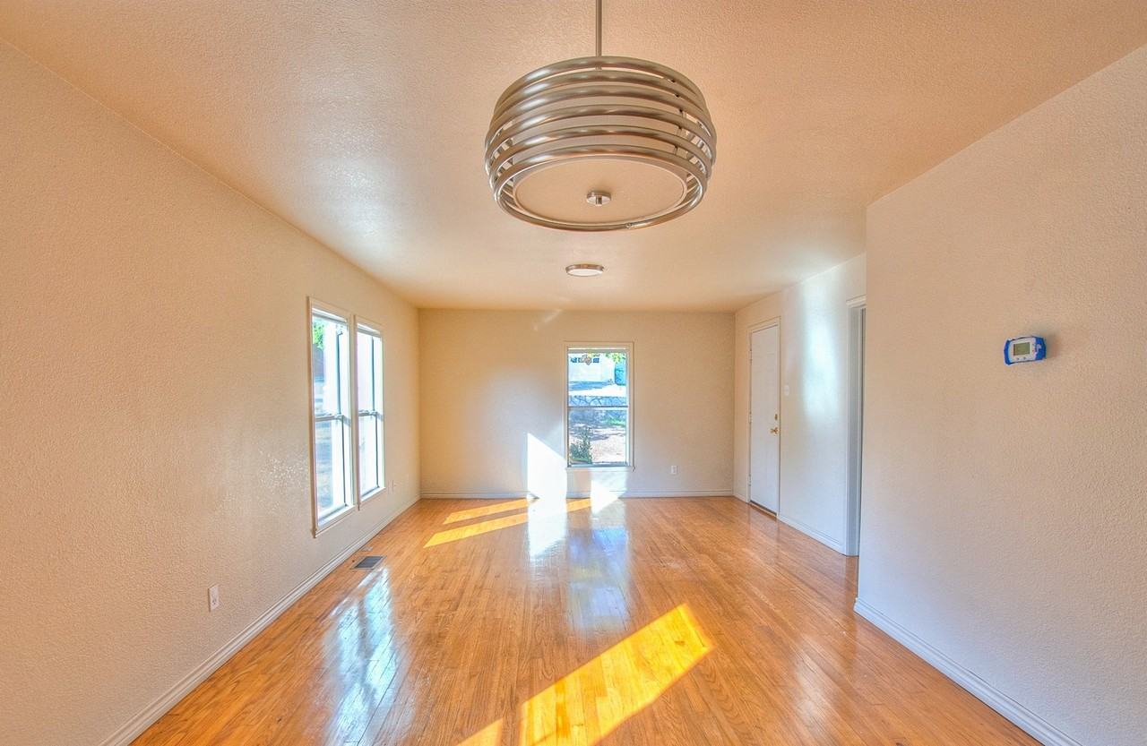 327 Roy St - Photo 2 of 7