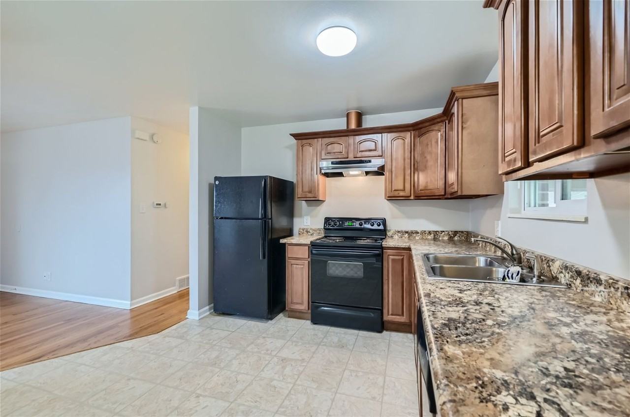 11256 Franklin St - Photo 3 of 11