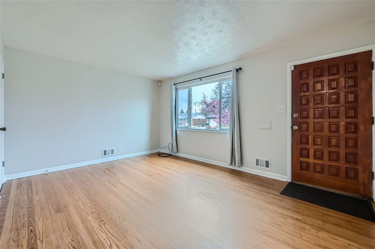 11256 Franklin St - Photo 4 of 11