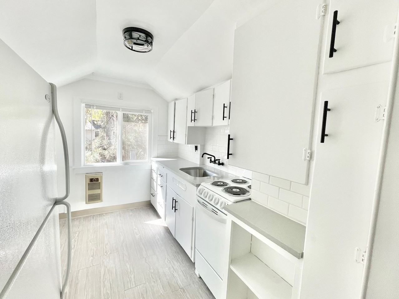1411 W 9th Ave #G - Photo 7 of 17