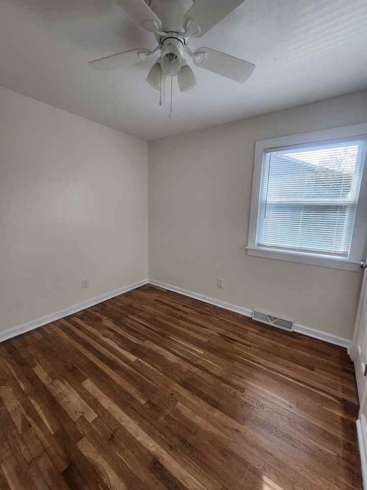 314 Bradford Ave - Photo 3 of 8
