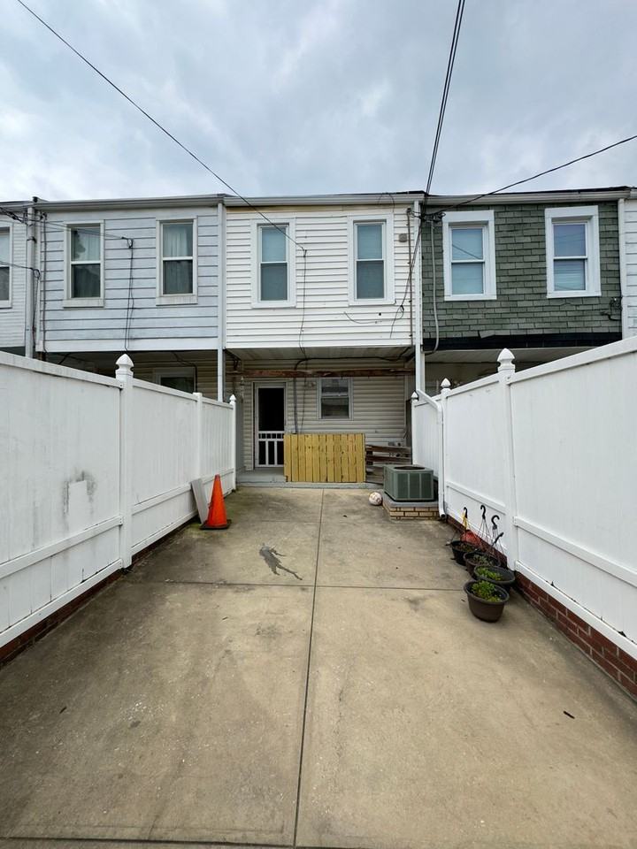 315 S Lehigh St - Photo 4 of 22