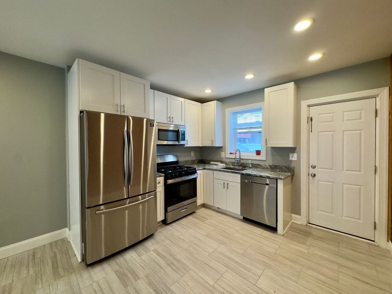315 S Lehigh St - Photo 6 of 22