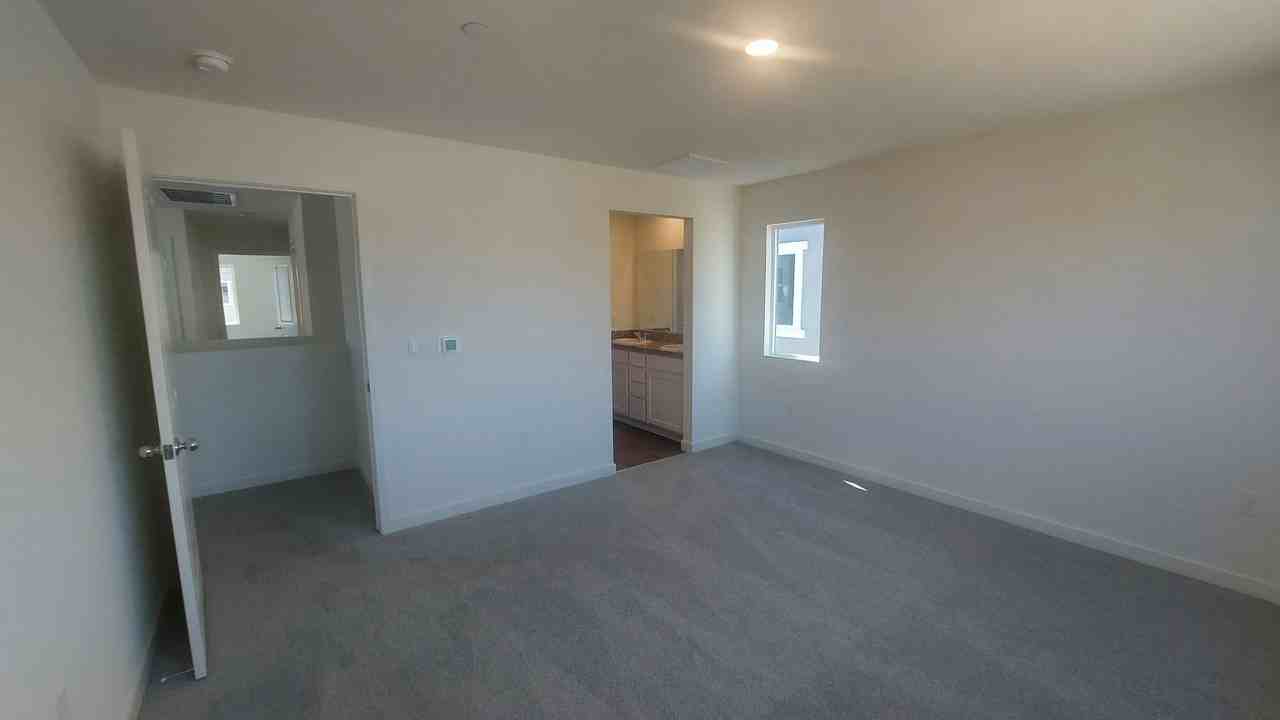 2096 Shady Tree Cir - Photo 2 of 36