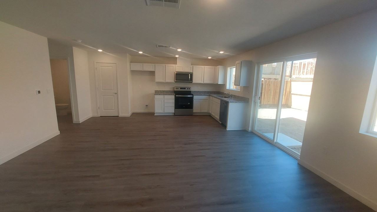 2096 Shady Tree Cir - Photo 4 of 36