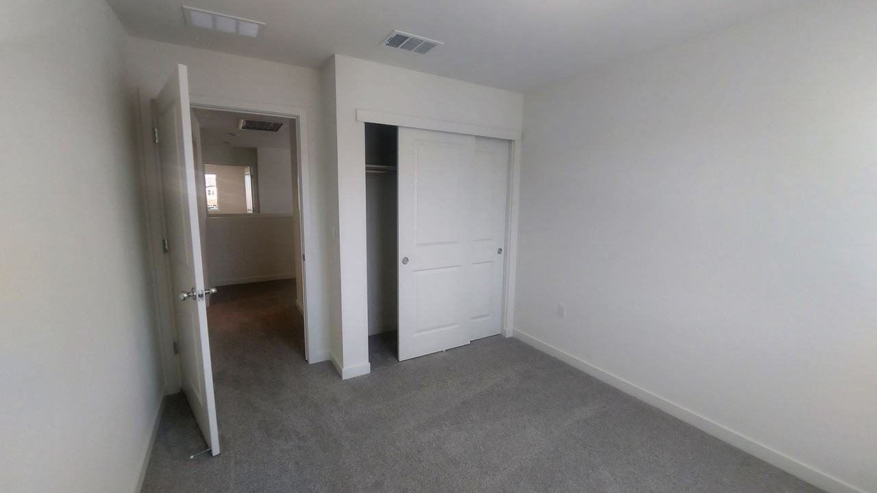 2096 Shady Tree Cir - Photo 6 of 36