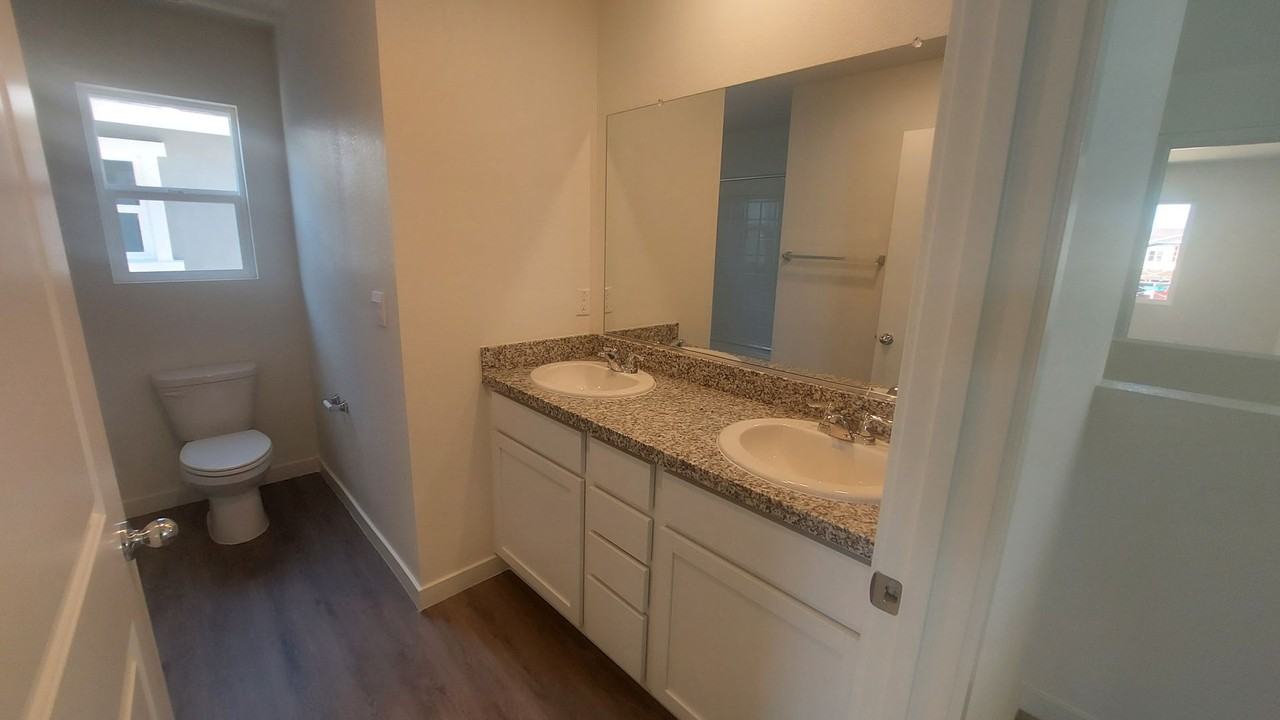2096 Shady Tree Cir - Photo 7 of 36
