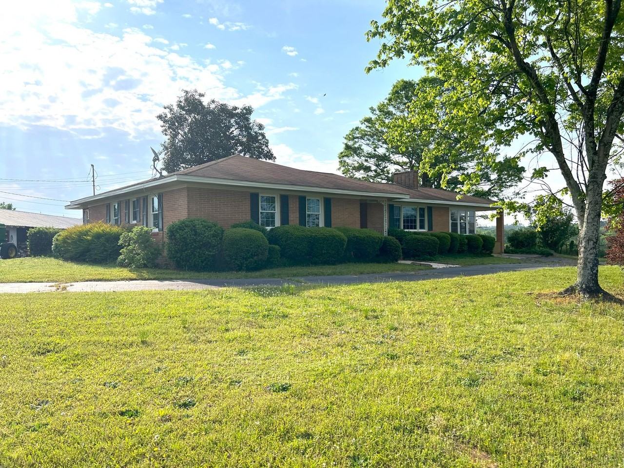 2332 Graham Rd - Photo 3 of 40