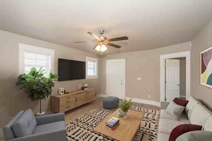 2624 E 7th St - Photo 2 of 29