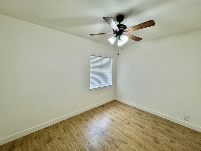 915 W Occidental St - Photo 3 of 9