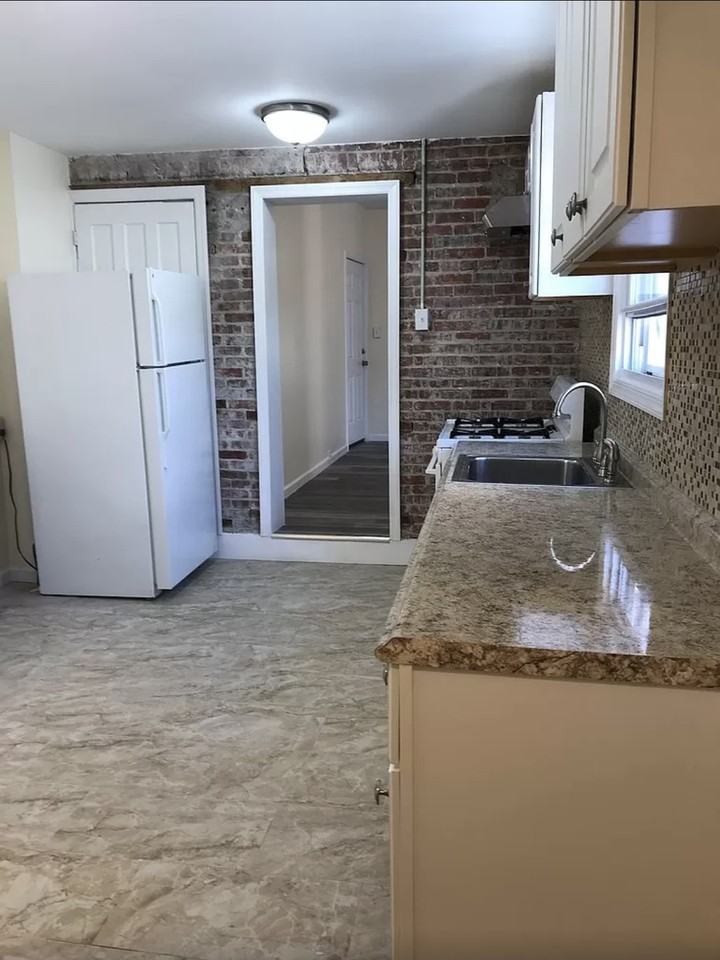 32 E Church St #1stFL - Photo 2 of 4