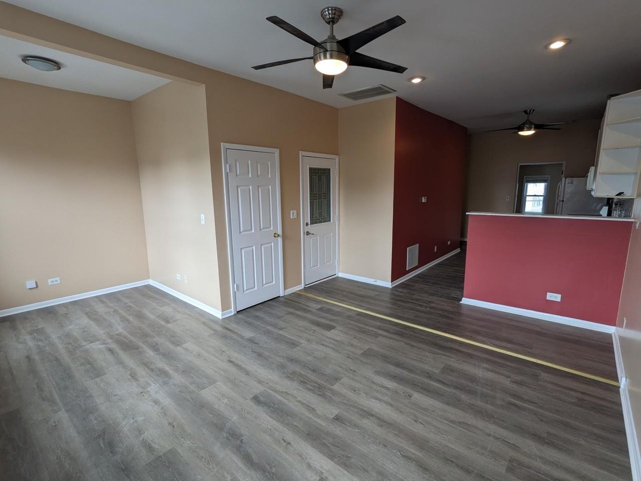 2426 W Moffat St #2 - Photo 4 of 9