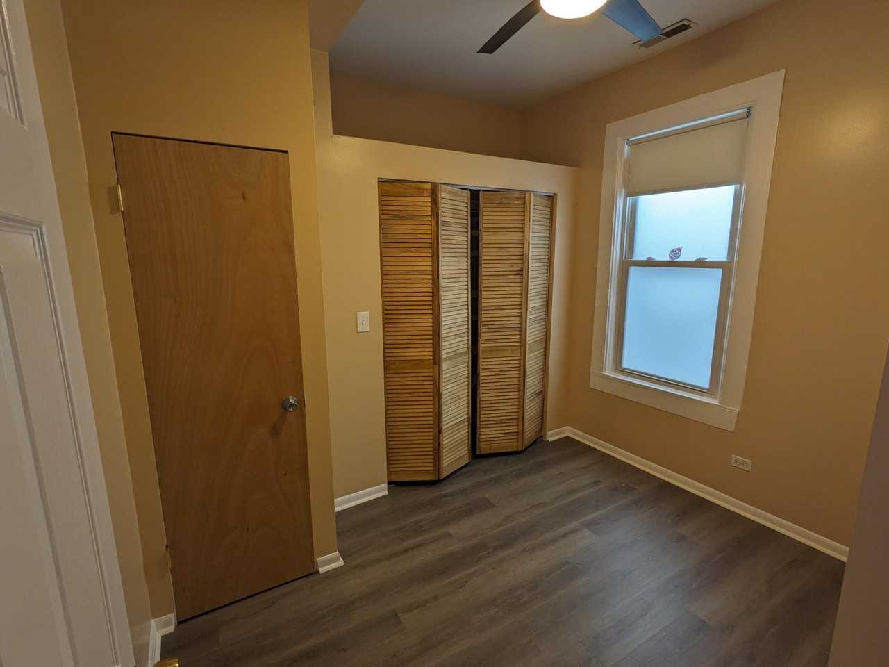 2426 W Moffat St #2 - Photo 5 of 9