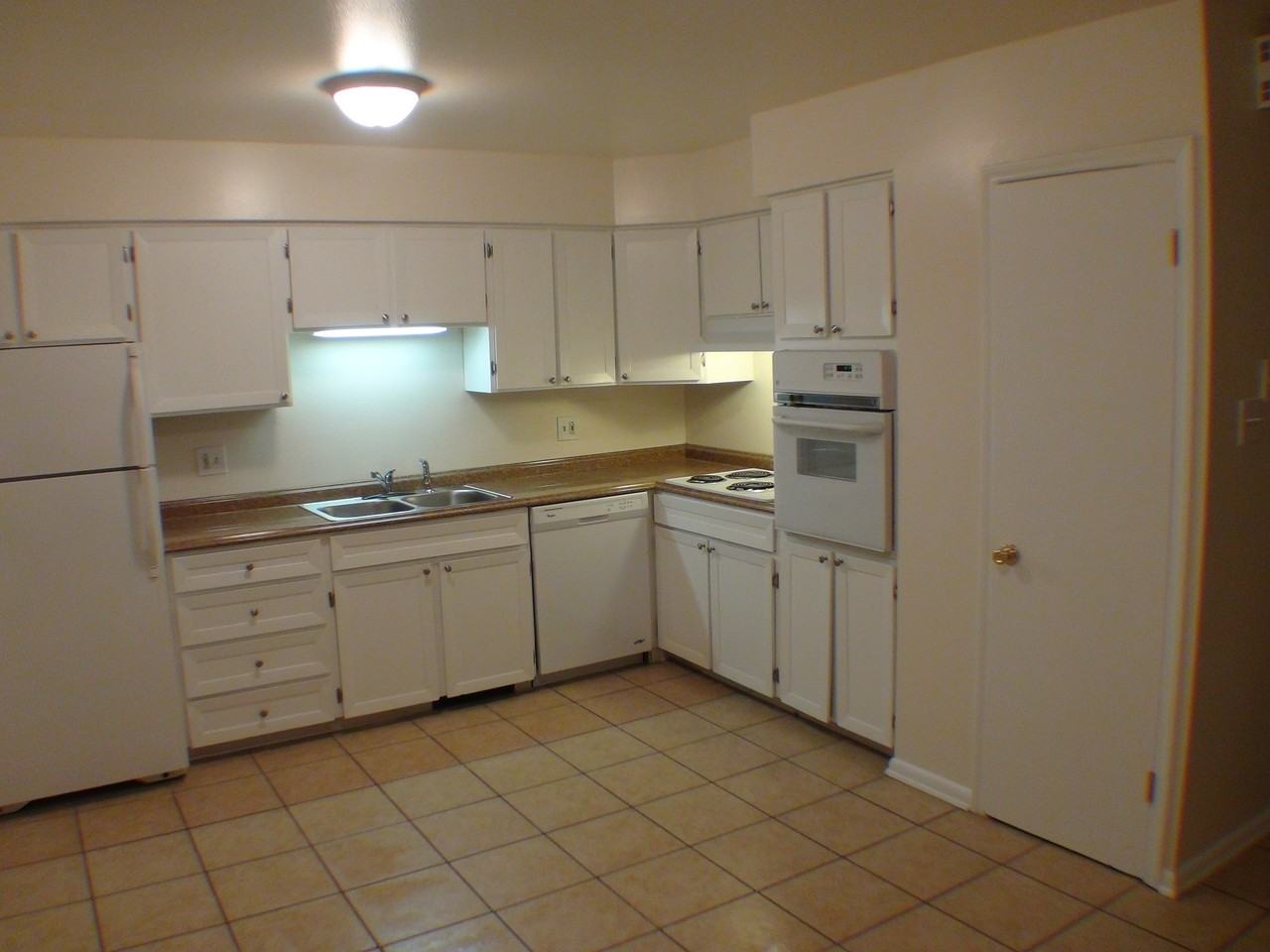 1096 S Foothill Dr #NA - Photo 2 of 9
