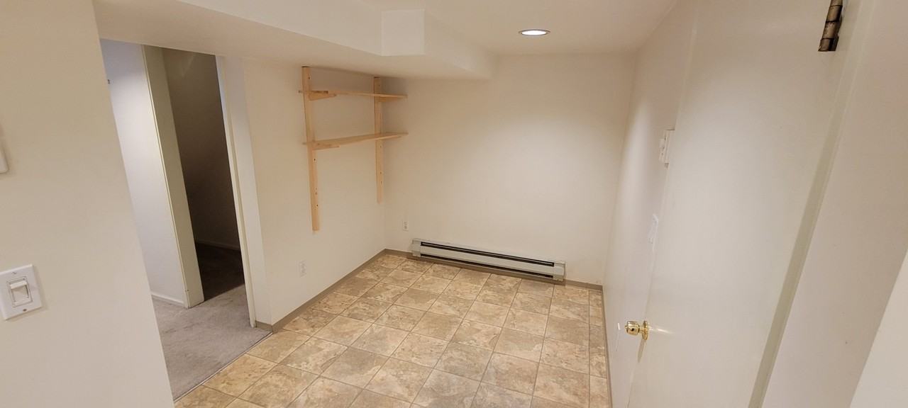 10541 Phinney Ave N #B - Photo 7 of 9
