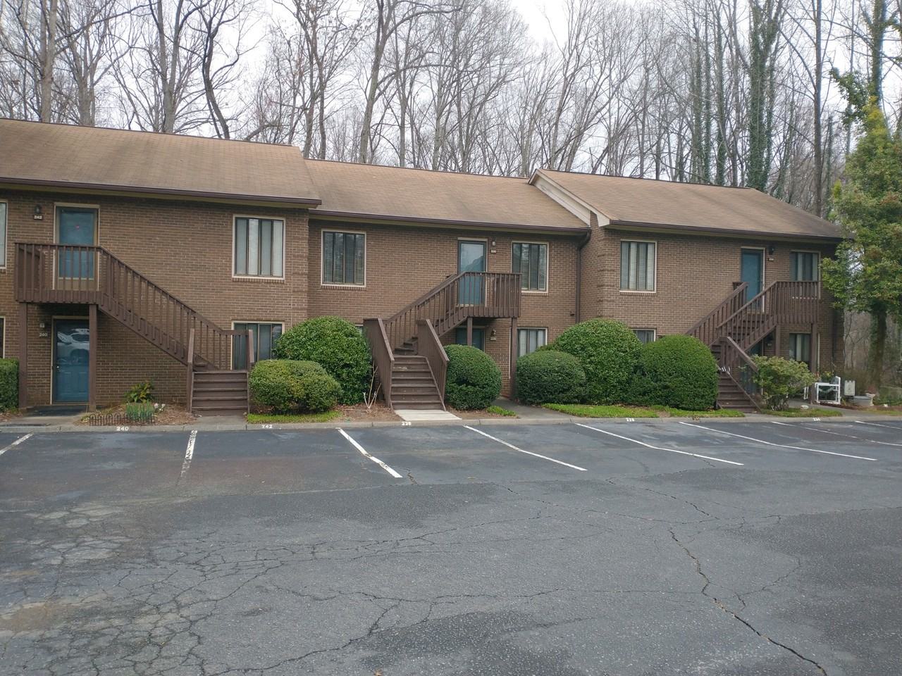 238 Ridge Forest Court, WinstonSalem, NC 27104 2 Bedroom Condo for