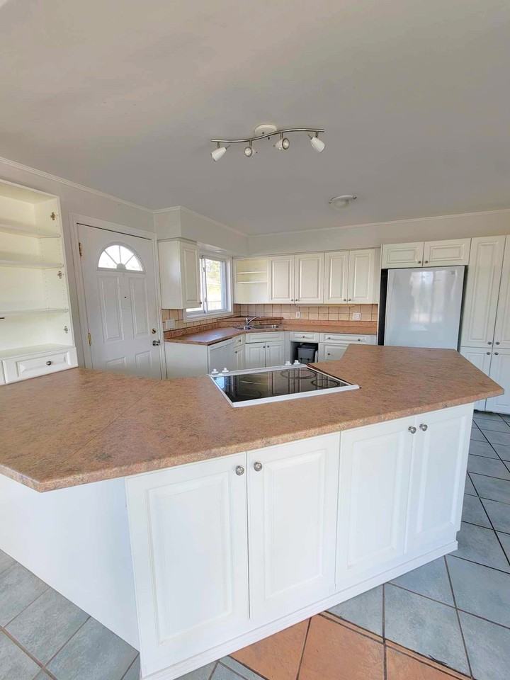 381 Mississaga St. West - Photo 2 of 18