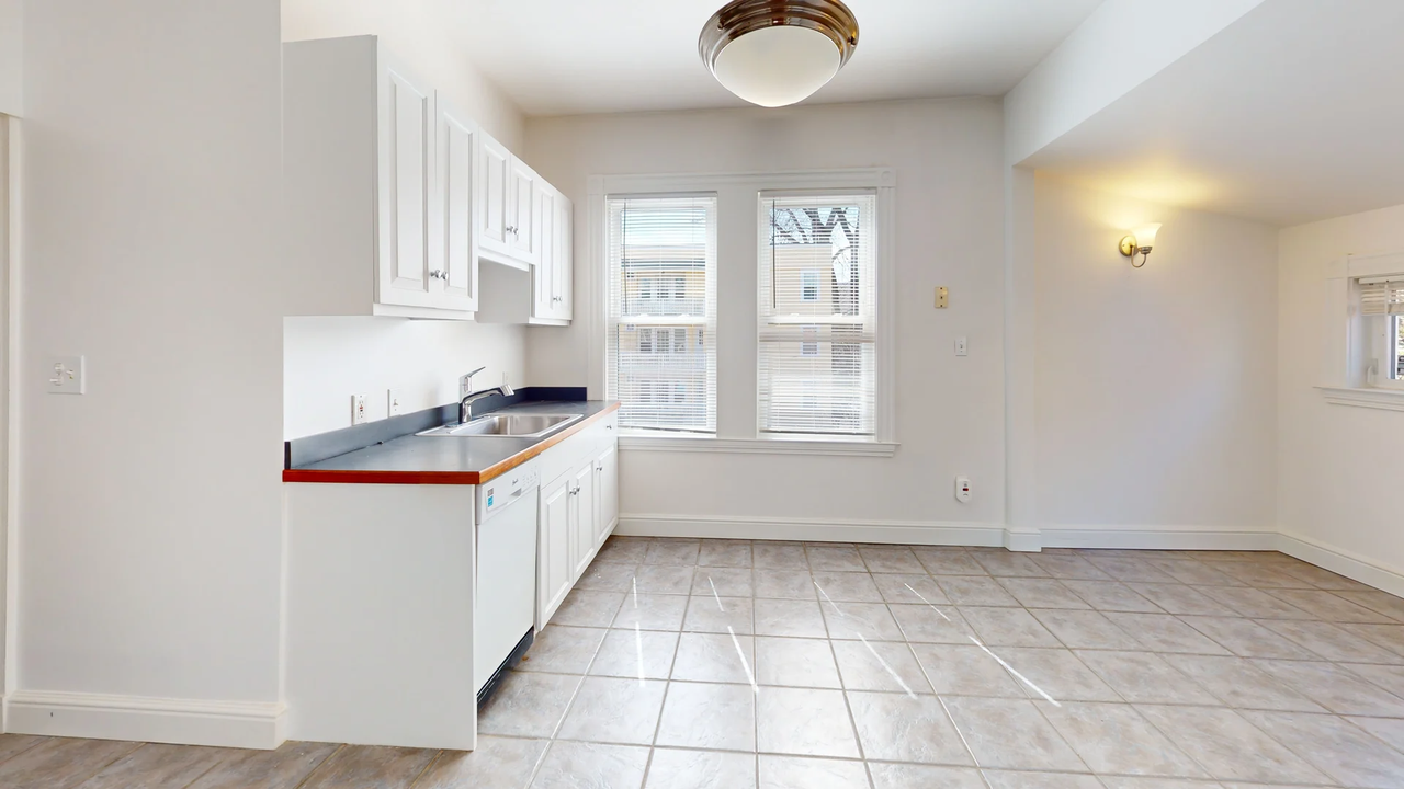 61 Museum St #2 - Photo 2 of 8