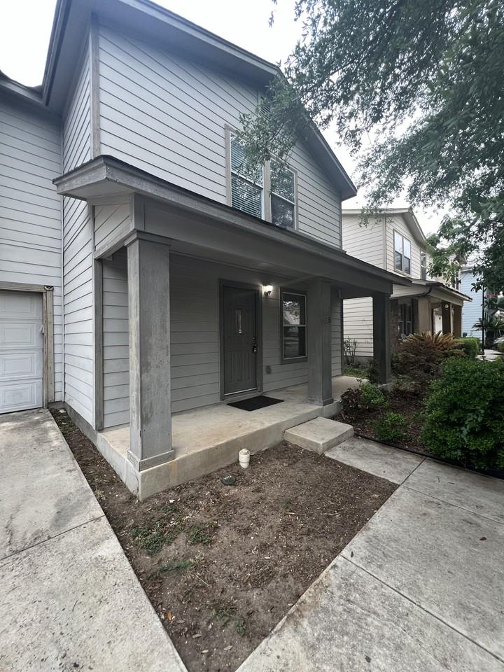 415 Shadbush St #1 - Photo 3 of 38