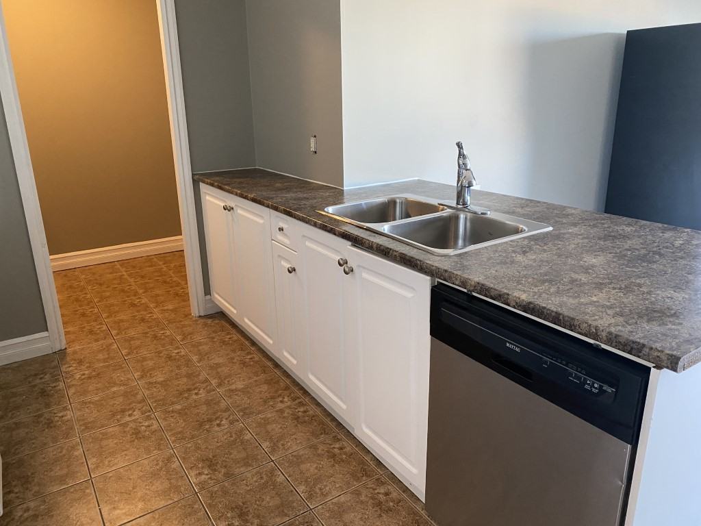 190 Nicol St #201 - Photo 3 of 12