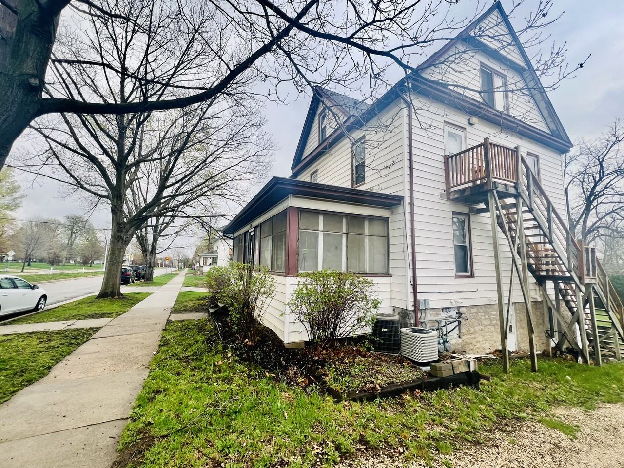 620 W Seerley - Photo 2 of 5