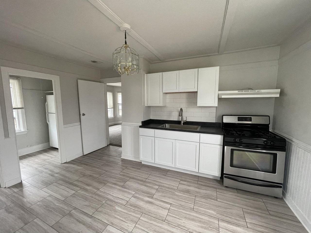 1110 Erie Ave #1110 - Photo 4 of 10