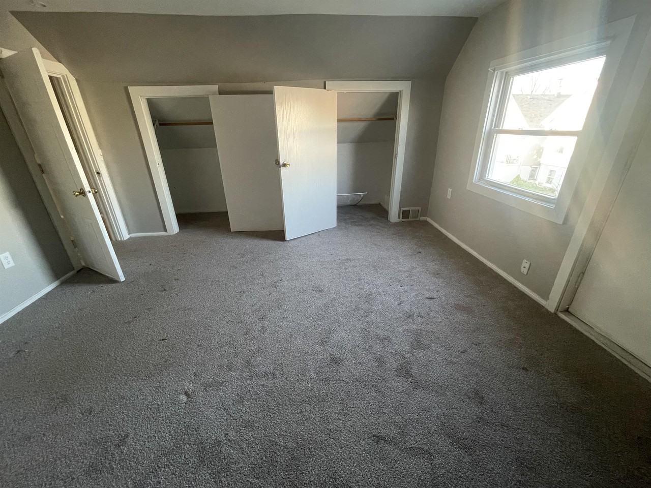 2015 S 15th Pl Uppr - Photo 2 of 9