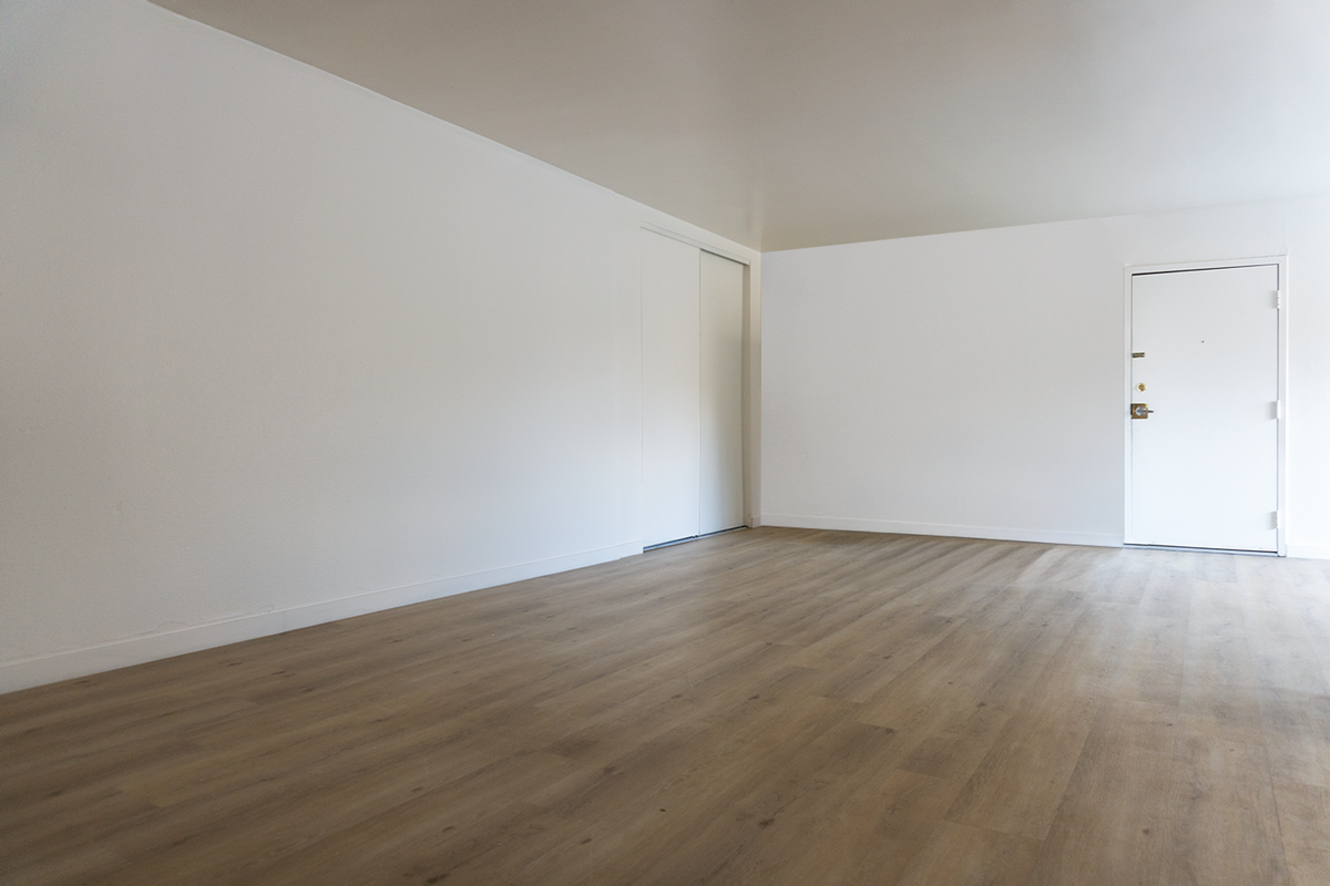 19330 Saticoy St - Photo 7 of 23