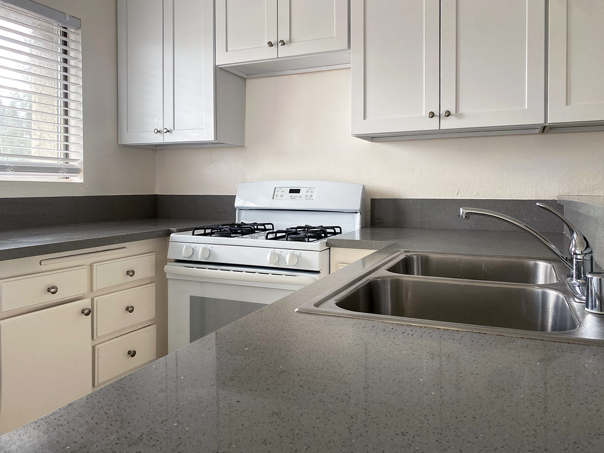 19330 Saticoy St - Photo 7 of 23