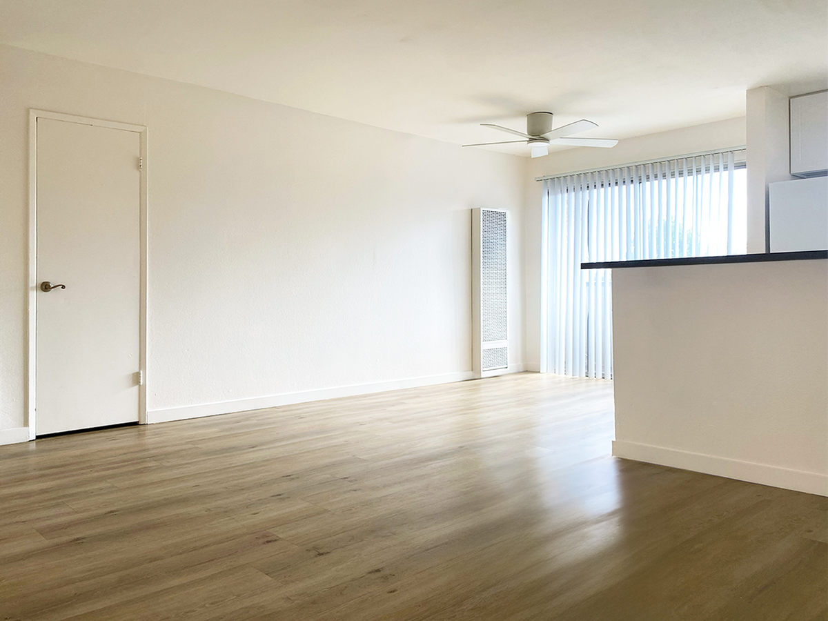 19330 Saticoy St - Photo 4 of 23