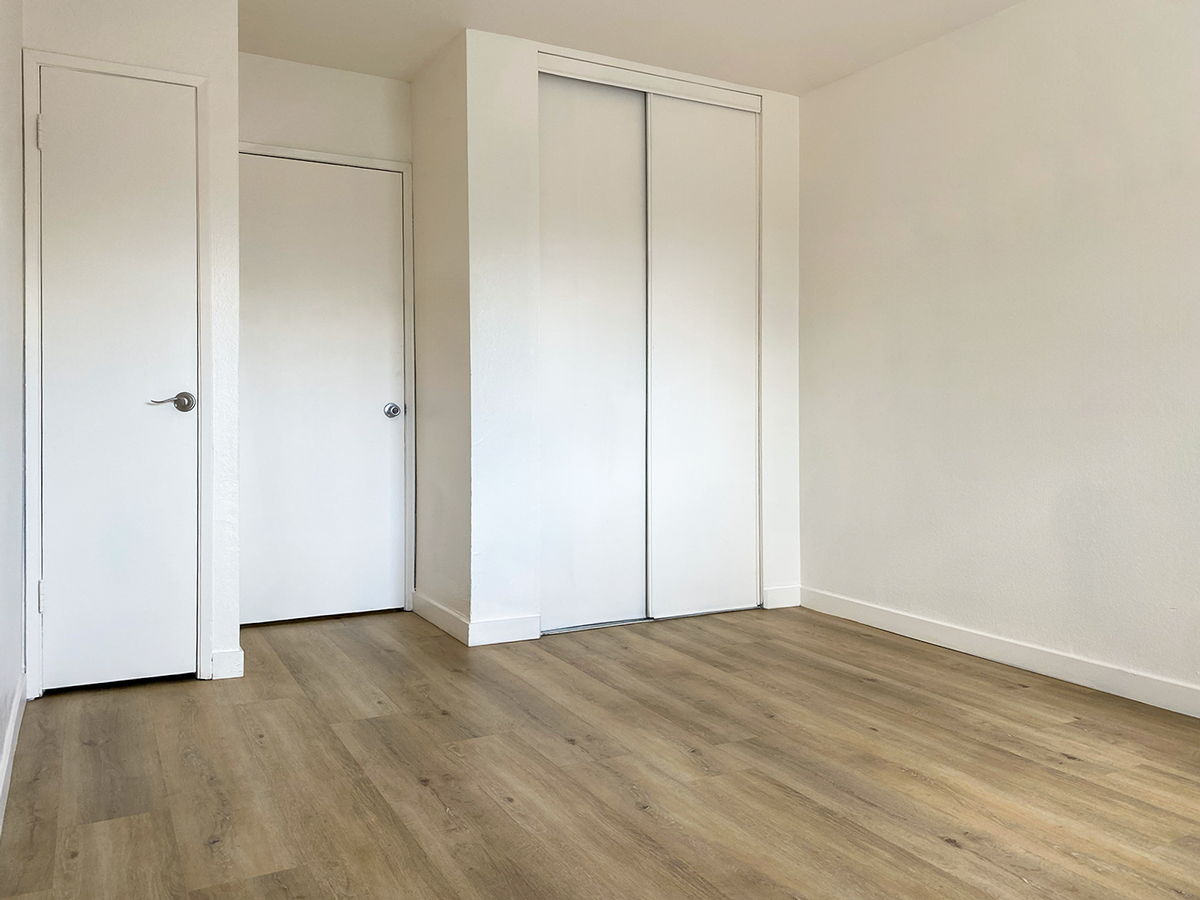 19330 Saticoy St - Photo 5 of 23