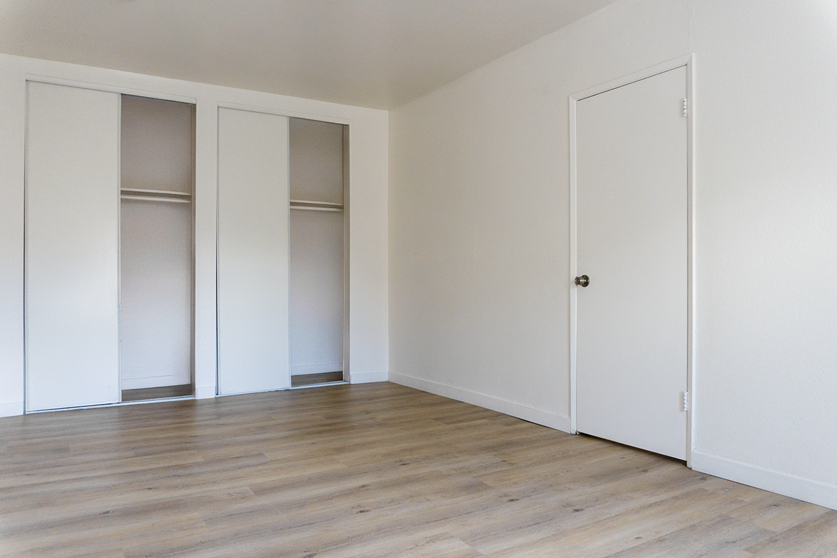 19330 Saticoy St - Photo 5 of 23