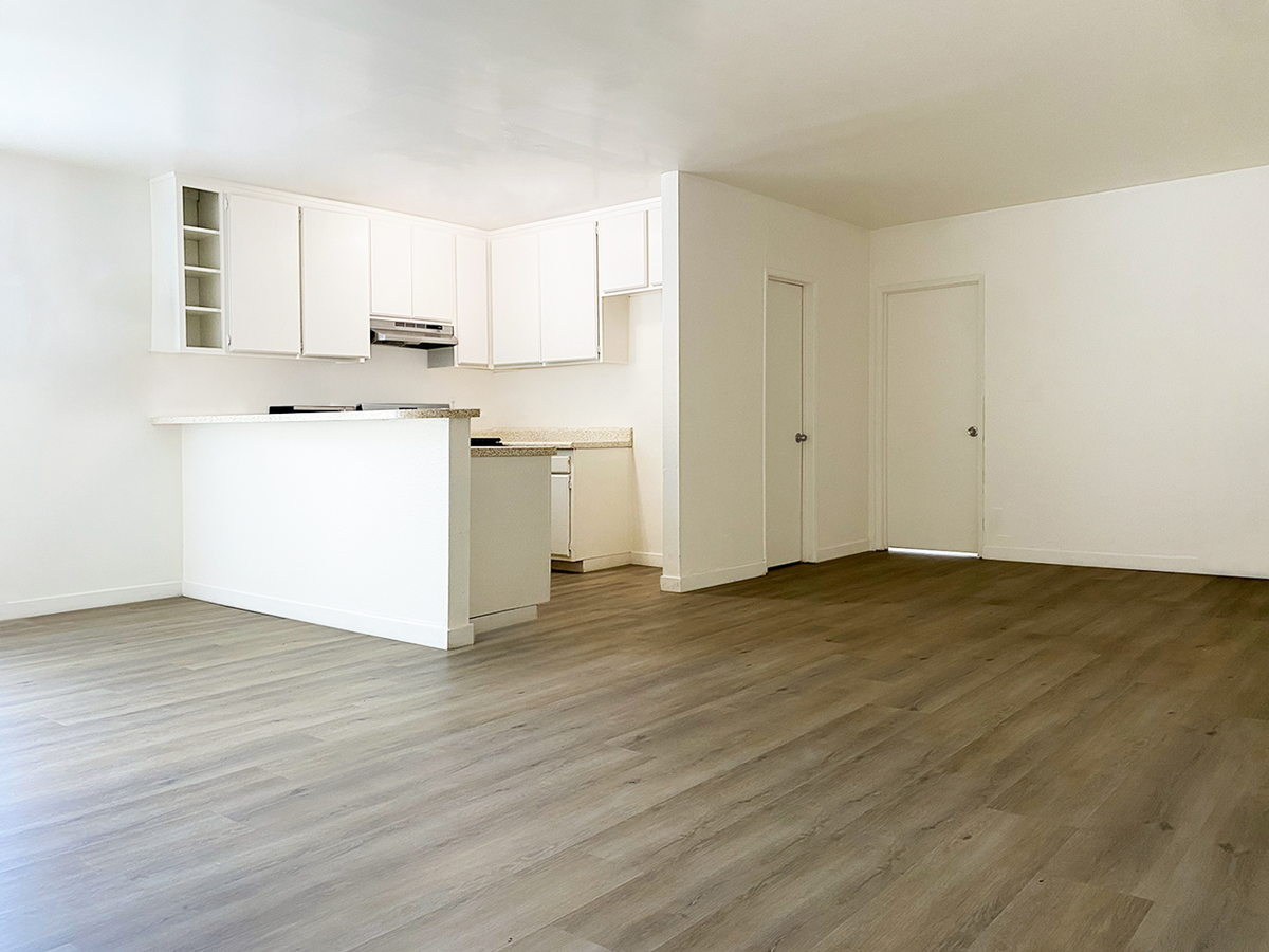 19330 Saticoy St - Photo 7 of 23