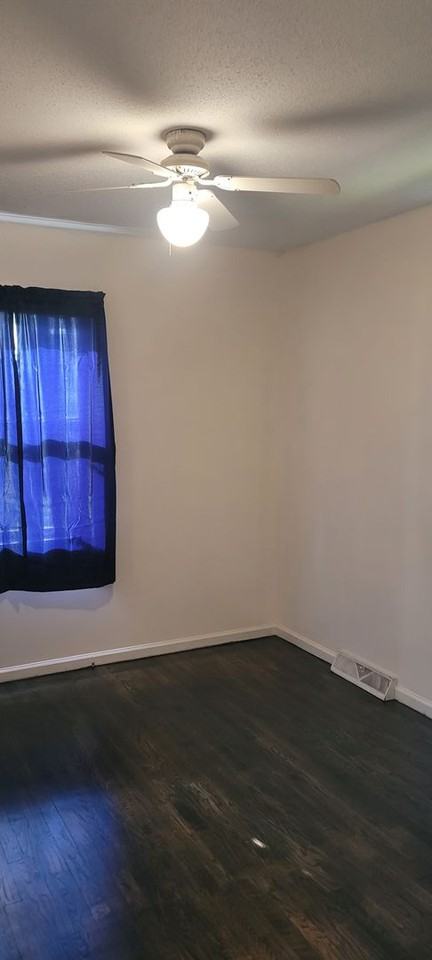 705 Deweese St - Photo 2 of 5