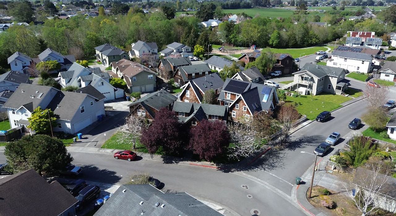 2750 Meadow Creek Way - Photo 2 of 16