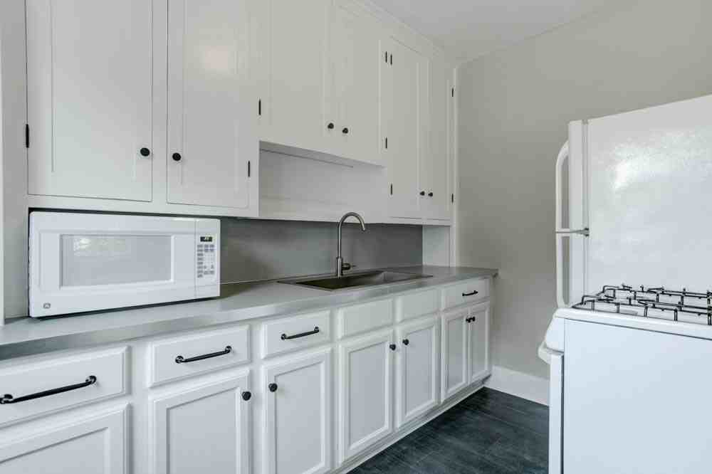 7437 N Saint Louis Ave #8 - Photo 6 of 11