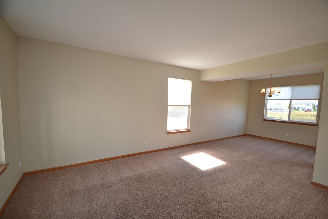 39328 N Queensbury Ln - Photo 2 of 22