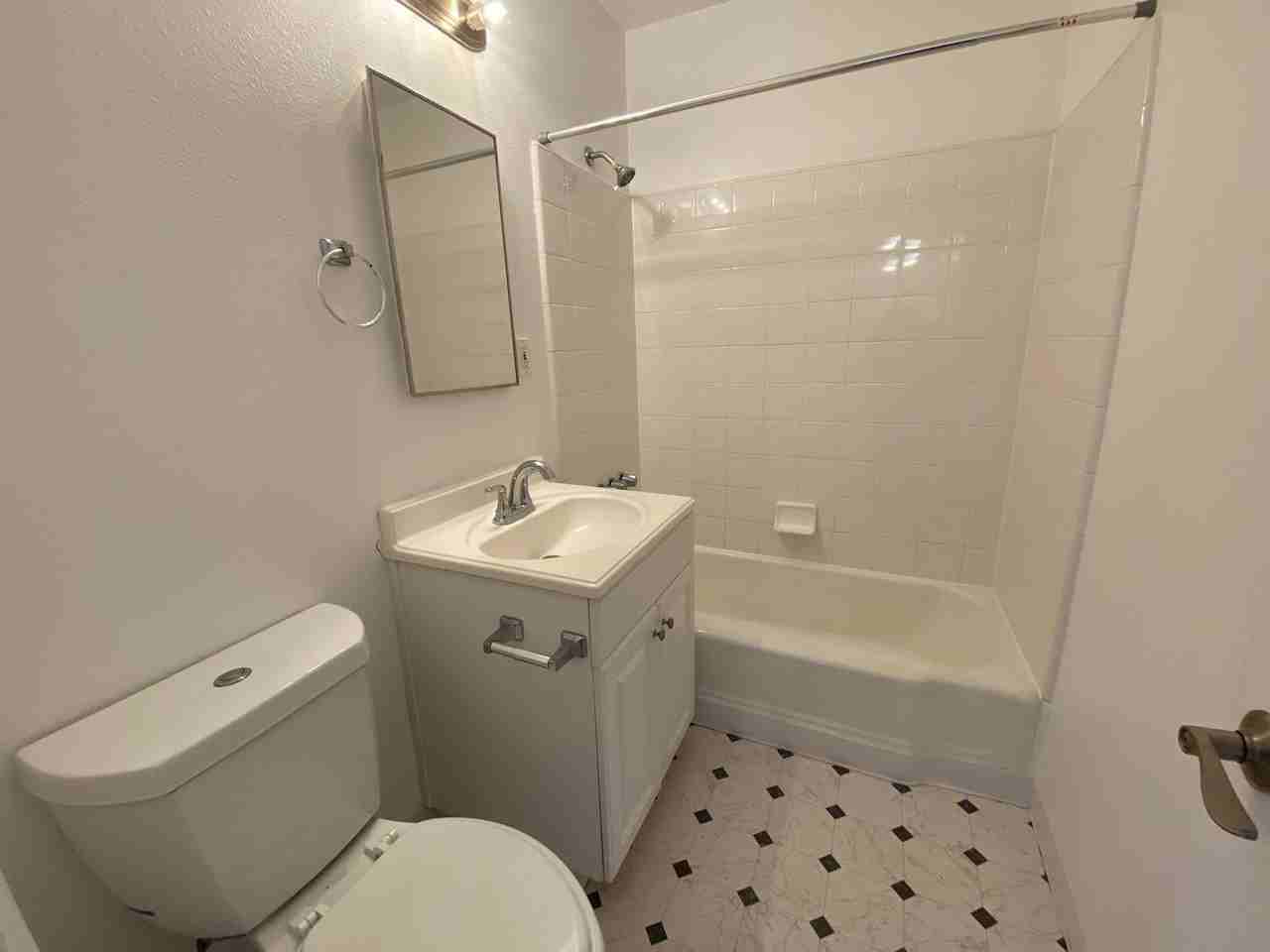 1019 - Photo 3 of 34