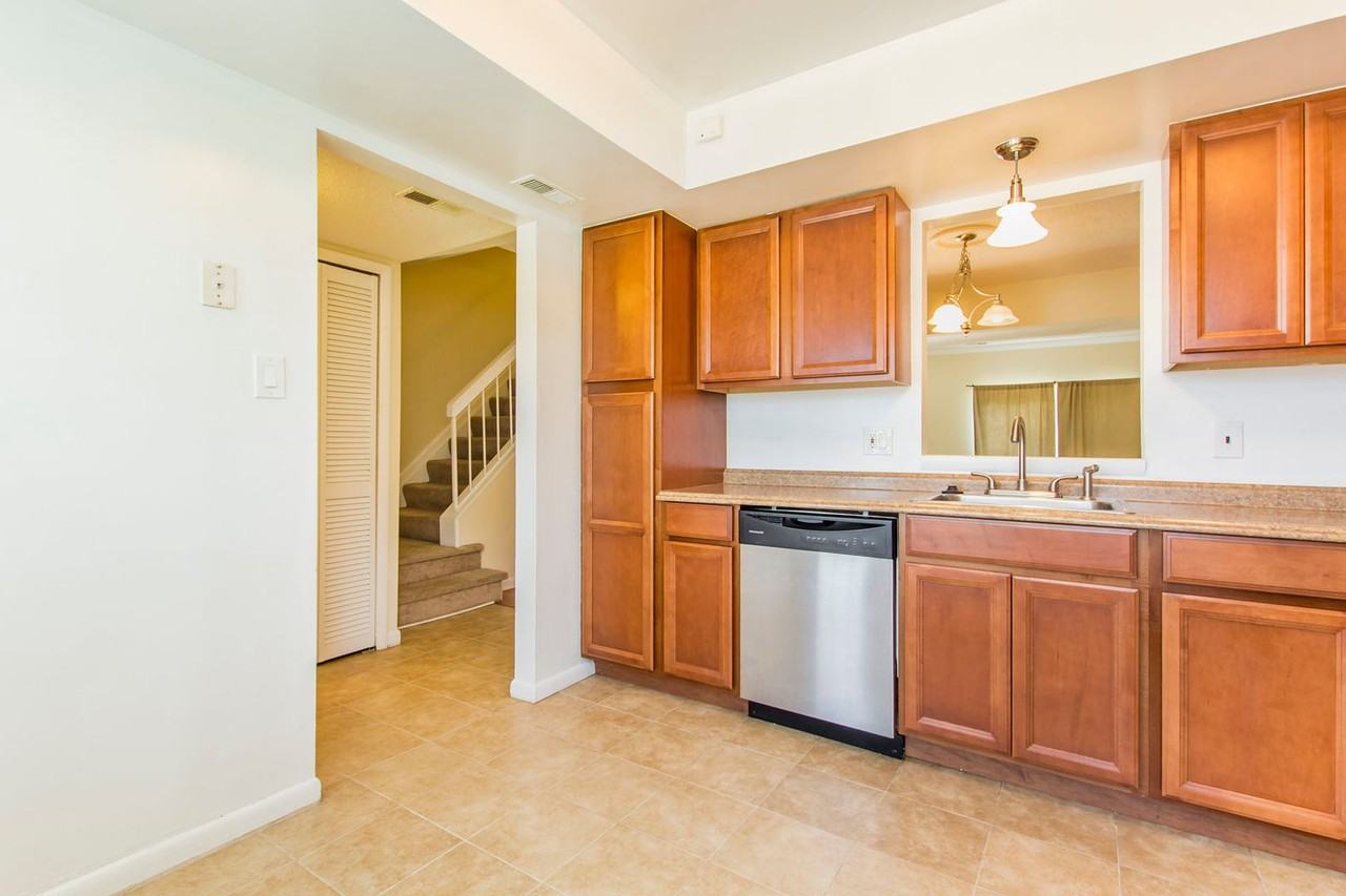 640 Counselor Sq - Photo 5 of 46
