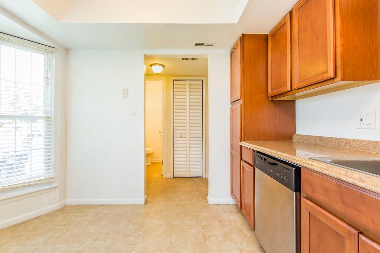 640 Counselor Sq - Photo 6 of 46