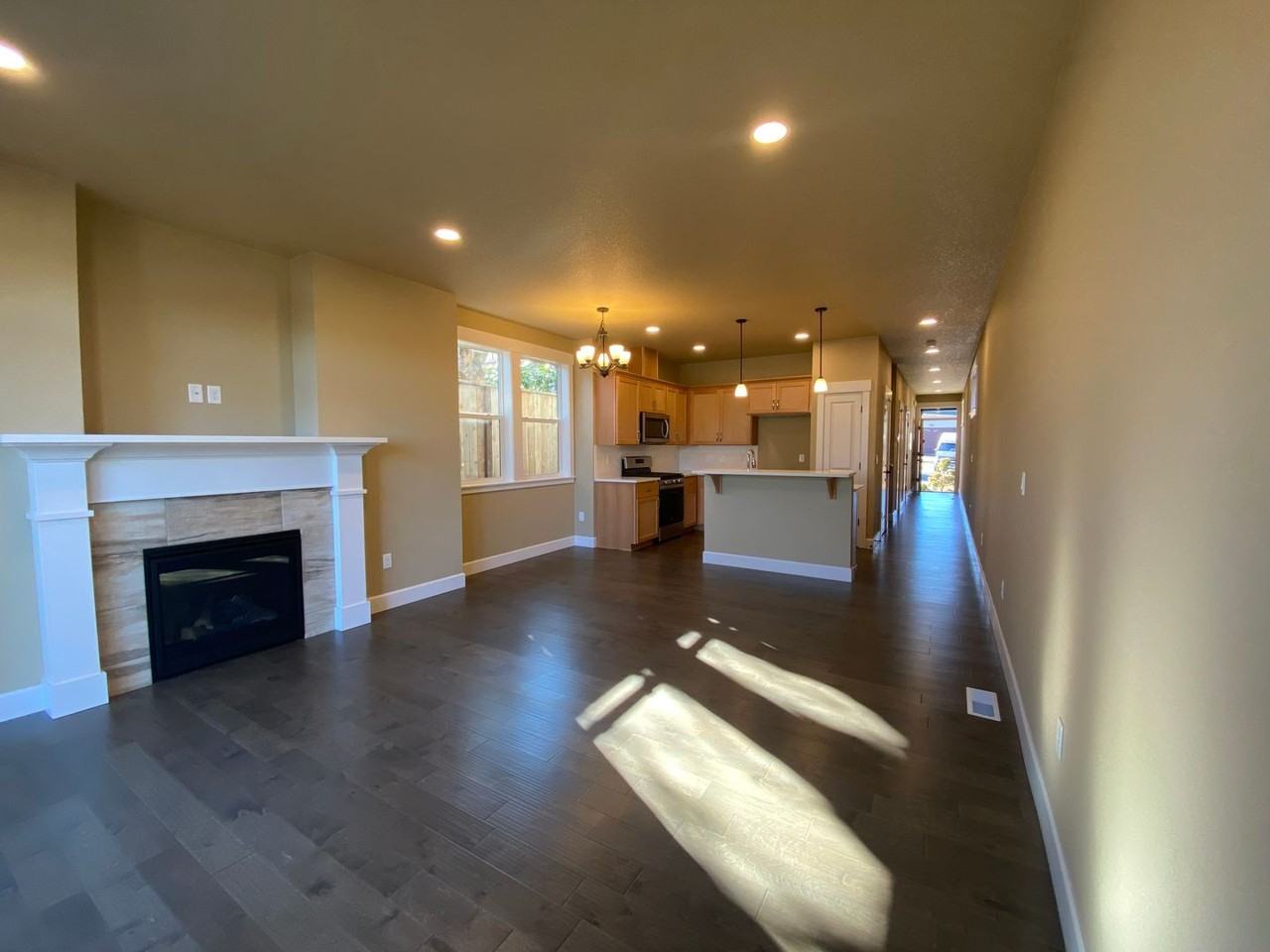9126 N Seward Ave - Photo 3 of 32
