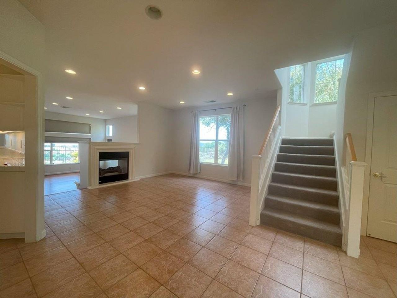 22195 W Lyndon Loop - Photo 3 of 31